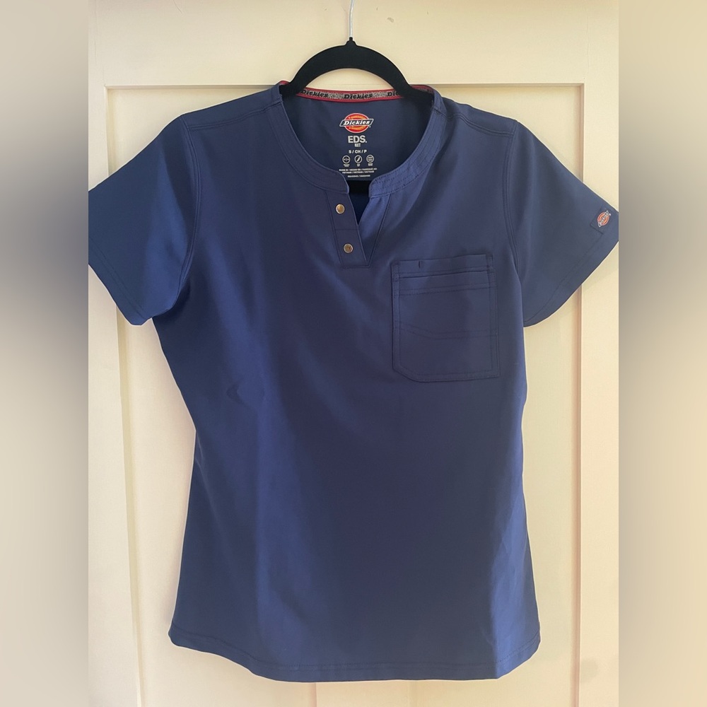 Dickies Scrub top Size Small Navy